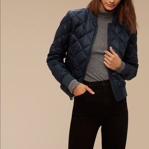 TNA LEAGUE PUFFER JACKET SIZE SMALL NAVY BLUE